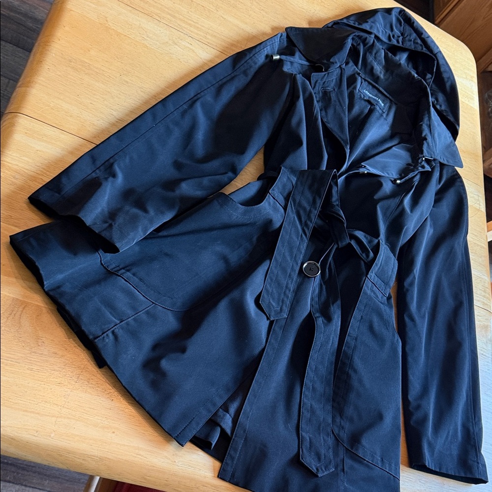 Chic Black Hooded Jacket